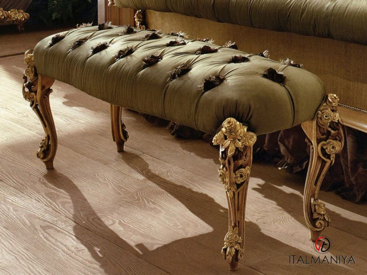 Фото 1 - Банкетка Bouquet фабрики Riva из массива дерева в обивке из ткани в классическом стиле