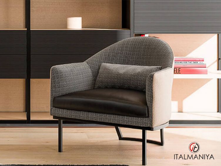 Фото 1 - Кресло Sesto Senco фабрики Cipriani из массива дерева в обивке из ткани в современном стиле
