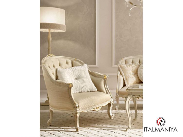 Фото 1 - Кресло Forever фабрики Signorini & Coco из массива дерева в обивке из ткани в классическом стиле