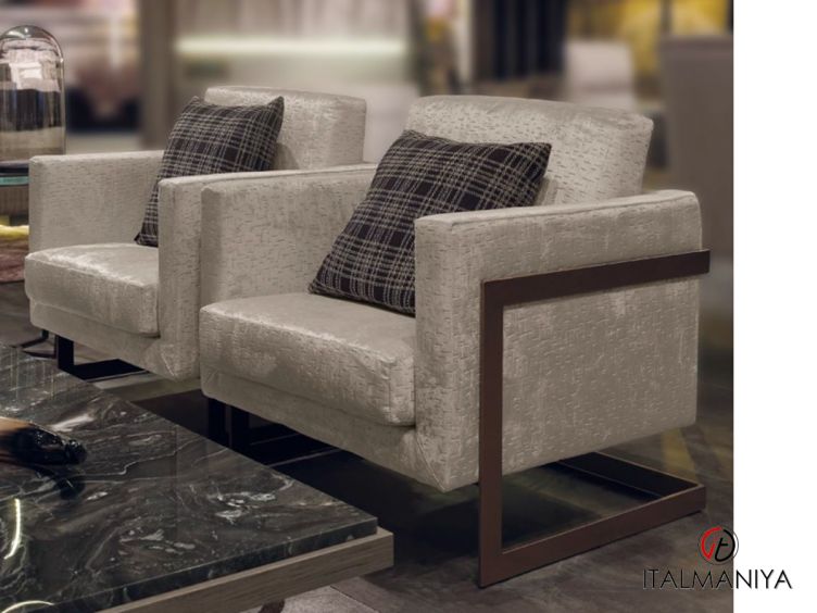 Фото 1 - Кресло Mascari с металической рамой фабрики Valderamobili из металла в обивке из ткани в современном стиле