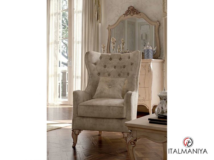 Фото 1 - Кресло Opera фабрики Francesco Pasi из массива дерева в обивке из ткани в классическом стиле