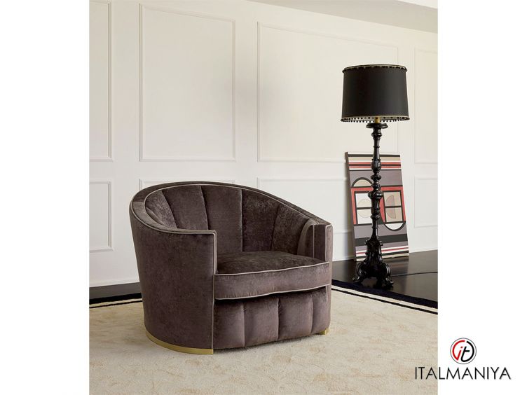 Фото 1 - Кресло Eliodoro фабрики Galimberti Nino из массива дерева в обивке из ткани в современном стиле