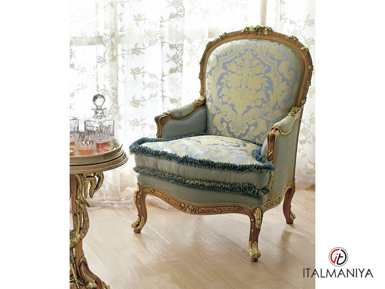 Фото 1 - Кресло Bouquet фабрики Riva из массива дерева в обивке из ткани в классическом стиле