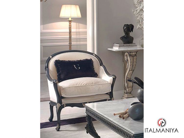 Фото 1 - Кресло Serata di gala pitti фабрики Roberto Giovannini из массива дерева в обивке из ткани в классическом стиле