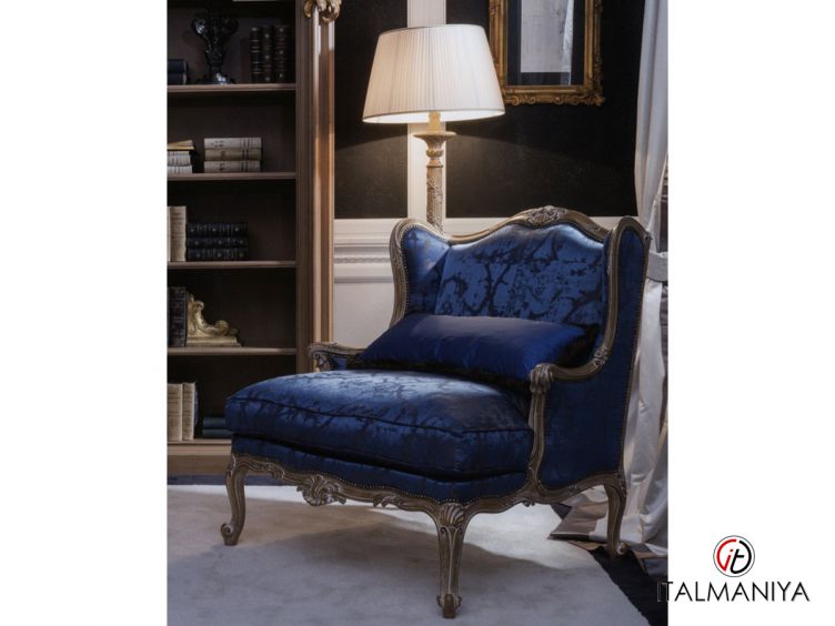 Фото 1 - Кресло Luigi XV фабрики Roberto Giovannini из массива дерева в обивке из ткани в классическом стиле