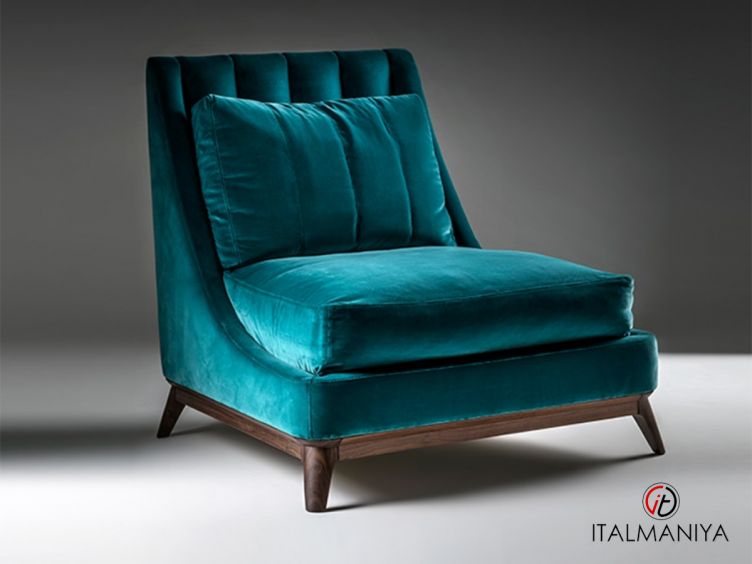 Фото 1 - Кресло Galatea фабрики Annibale Colombo из массива дерева в обивке из ткани в современном стиле