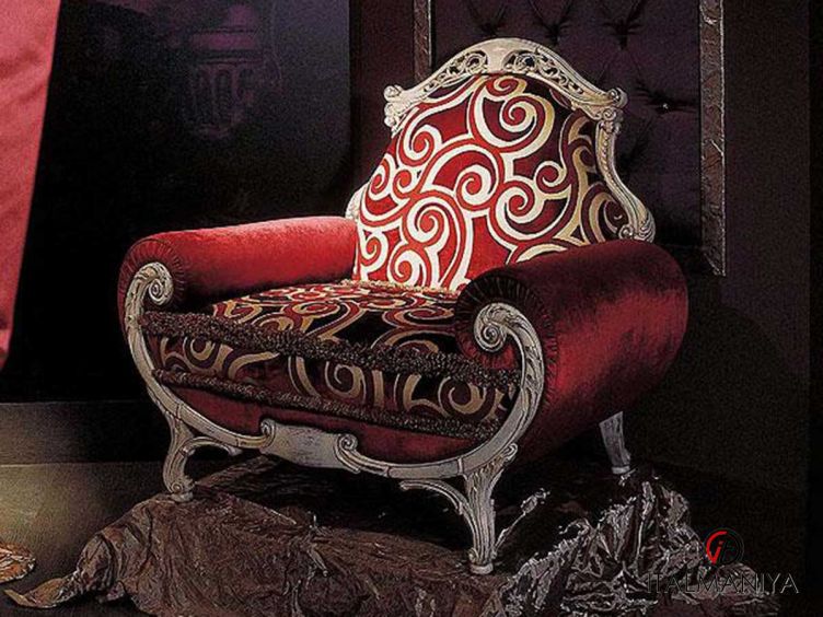 Фото 1 - Кресло Excellent фабрики Citterio из массива дерева в обивке из ткани в классическом стиле