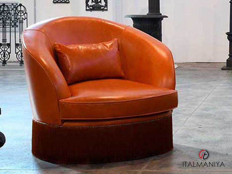 Фото 1 - Кресло Dione Large фабрики Domingo из массива дерева в обивке из кожи в современном стиле