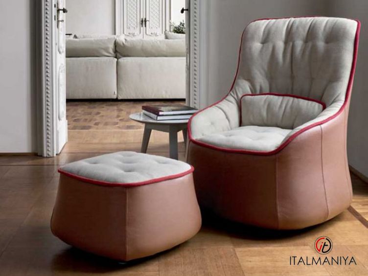 Фото 1 - Кресло Ciprea фабрики Swan из массива дерева в обивке из ткани в современном стиле