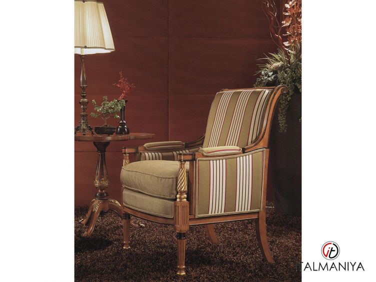 Фото 1 - Кресло Parsife фабрики Zanaboni из массива дерева в обивке из ткани в классическом стиле