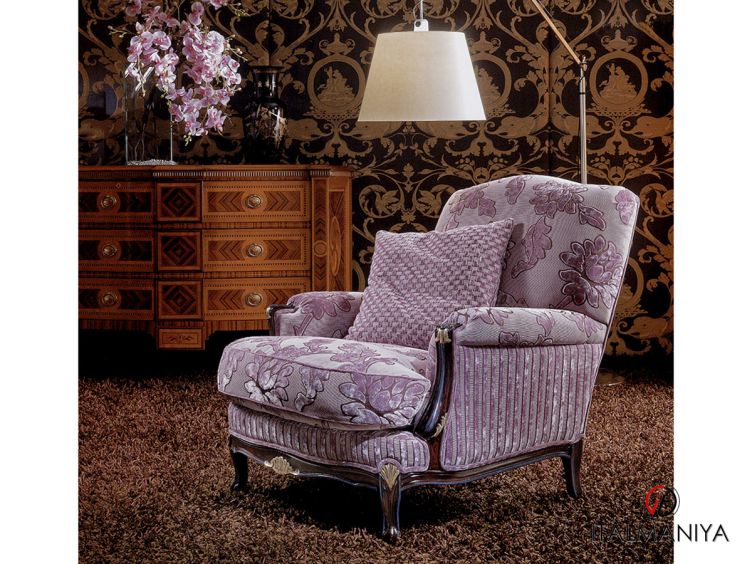 Фото 1 - Кресло Cornelia фабрики Zanaboni из массива дерева в обивке из ткани в классическом стиле
