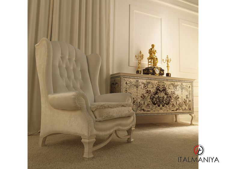 Фото 1 - Кресло Monaco фабрики Zanaboni из массива дерева в обивке из ткани в классическом стиле