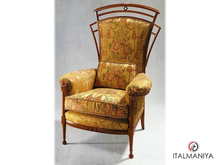 Фото 1 - Кресло P 147 фабрики Carpanelli из массива дерева в обивке из ткани в классическом стиле