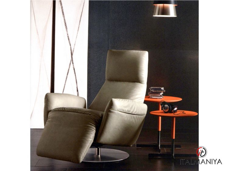 Фото 1 - Кресло Pillow фабрики Poltrona Frau из металла в обивке из кожи в современном стиле