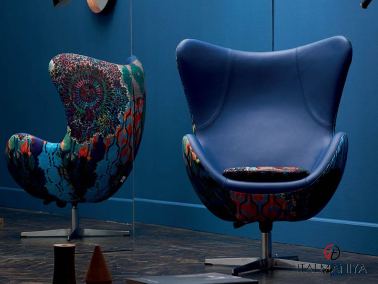 Фото 1 - Кресло Globe фабрики Rigosalotti из металла в обивке из кожи в современном стиле