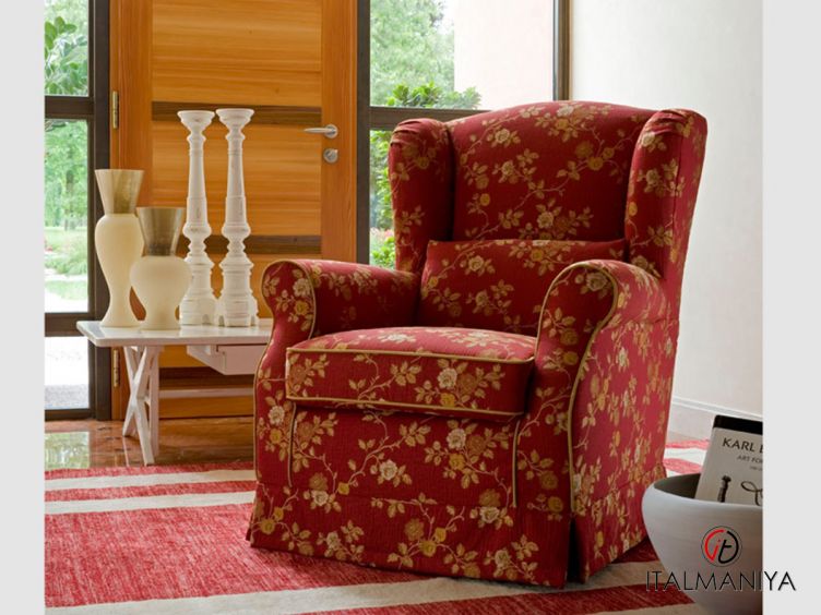 Фото 1 - Кресло Rebecca фабрики Rigosalotti из массива дерева в обивке из ткани в современном стиле