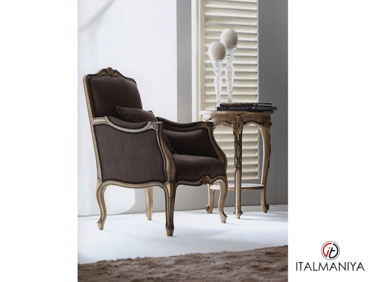 Фото 1 - Кресло 3643 фабрики Silvano Grifoni из массива дерева в обивке из ткани в классическом стиле
