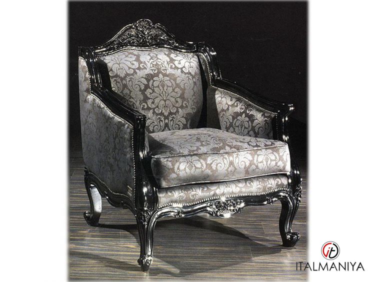 Фото 1 - Кресло Gabriel фабрики Epoque из массива дерева в обивке из ткани в классическом стиле