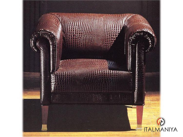 Фото 1 - Кресло Maxim фабрики Epoque из массива дерева в обивке из кожи в классическом стиле