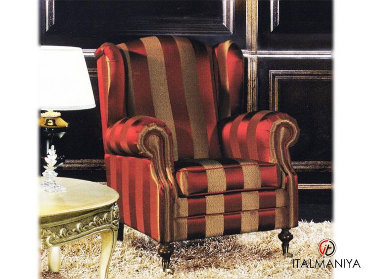 Фото 1 - Кресло Lynn фабрики Epoque из массива дерева в обивке из ткани в классическом стиле