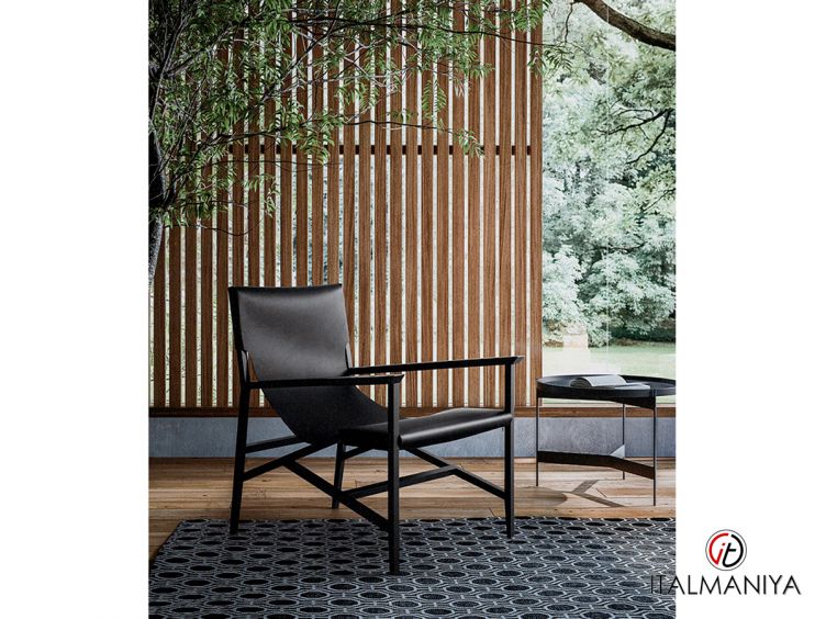Фото 1 - Кресло Isotta фабрики Pianca из массива дерева в современном стиле