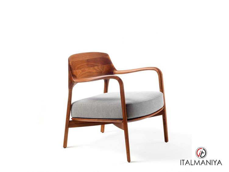 Фото 1 - Кресло Louis фабрики Porada из массива дерева в современном стиле