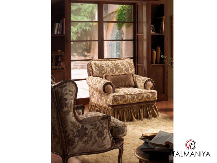 Фото 1 - Кресло Central park фабрики Bedding из массива дерева в обивке из ткани в классическом стиле