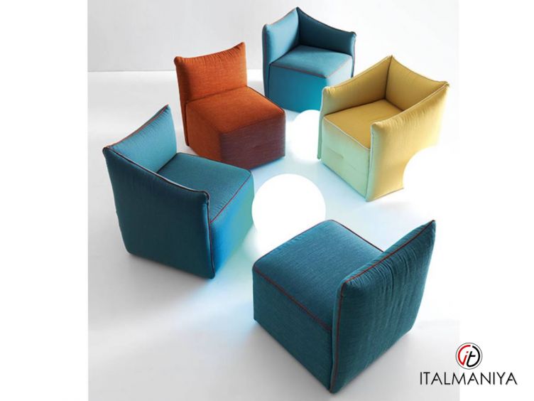 Фото 1 - Кресло Beauty фабрики Aerre Italia (производство Италия) из массива дерева в обивке из ткани в современном стиле