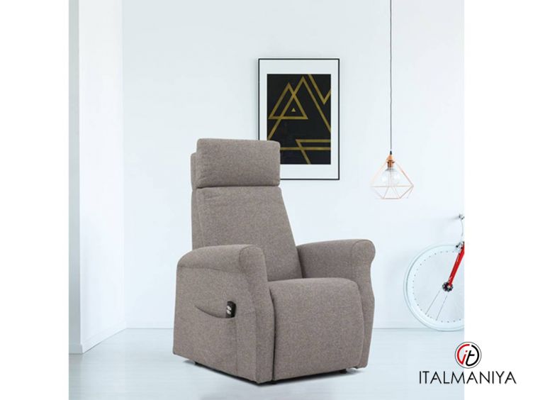 Фото 1 - Кресло Ines фабрики Aerre Italia (производство Италия) из массива дерева в обивке из ткани в современном стиле