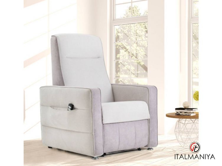 Фото 1 - Кресло Tessa фабрики Aerre Italia (производство Италия) из массива дерева в обивке из ткани в современном стиле