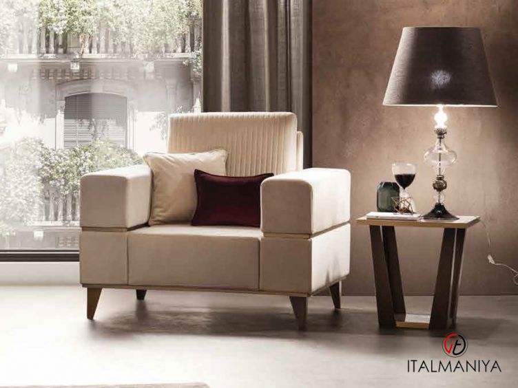 Фото 1 - Кресло Adora Ambra фабрики Arredoclassic (производство Италия) из массива дерева в обивке из ткани в современном стиле