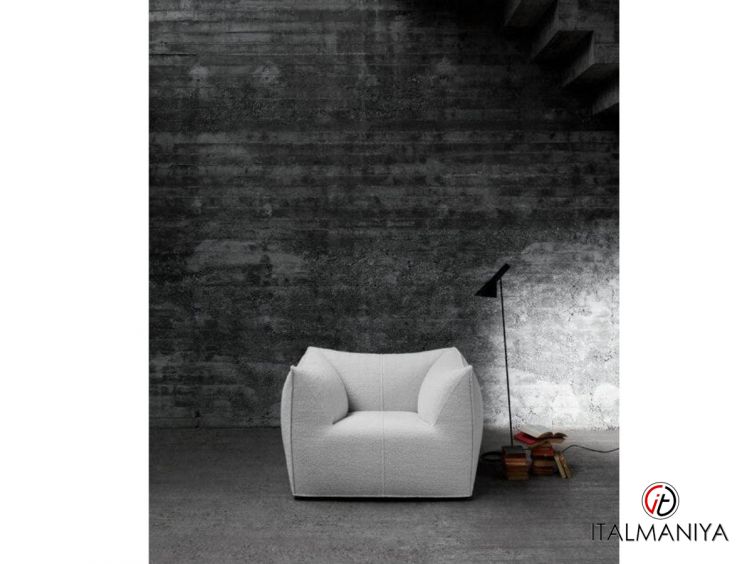 Фото 1 - Кресло Le Bambole фабрики B&B Italia (производство Италия) из массива дерева в обивке из ткани в современном стиле