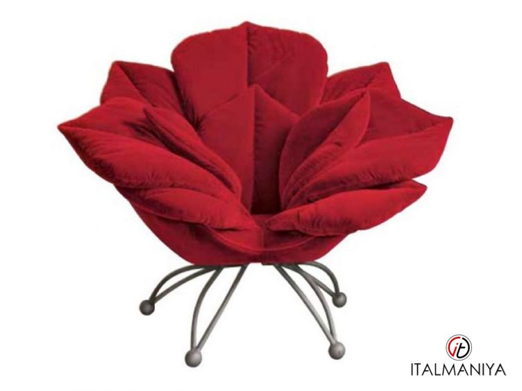 Фото 1 - Кресло Giarosa фабрики Bm Style из массива дерева в обивке из ткани в классическом стиле
