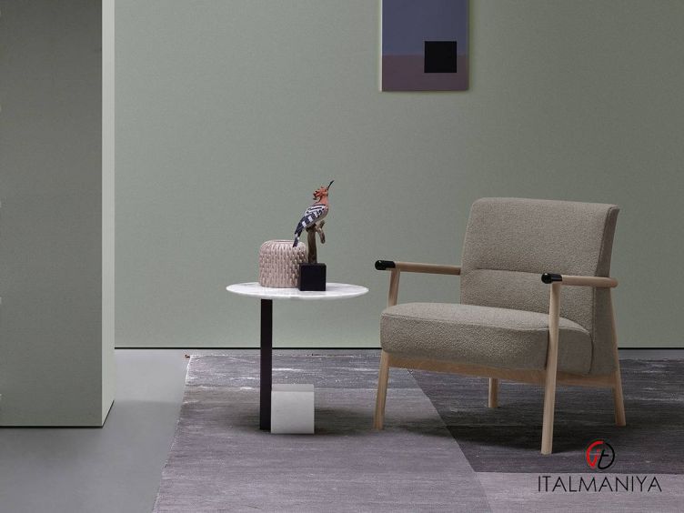 Фото 1 - Кресло Hailey фабрики Bodema (производство Италия) из массива дерева в обивке из ткани в современном стиле