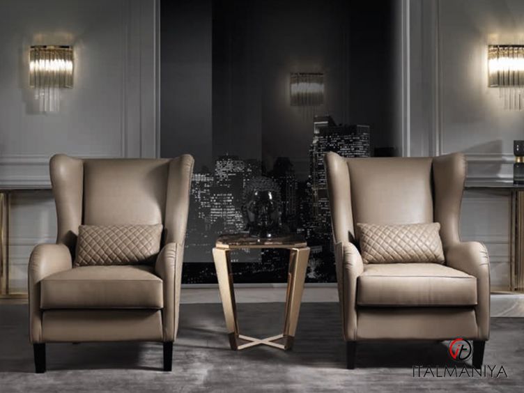 Фото 1 - Кресло Windsor фабрики DV Home из массива дерева в обивке из ткани в современном стиле