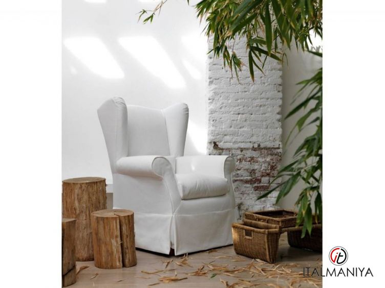 Фото 1 - Кресло Beatrice фабрики Doimo Salotti из массива дерева в обивке из ткани в классическом стиле