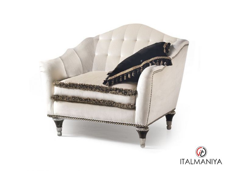 Фото 1 - Кресло P505 фабрики Francesco Molon из массива дерева в обивке из ткани в классическом стиле