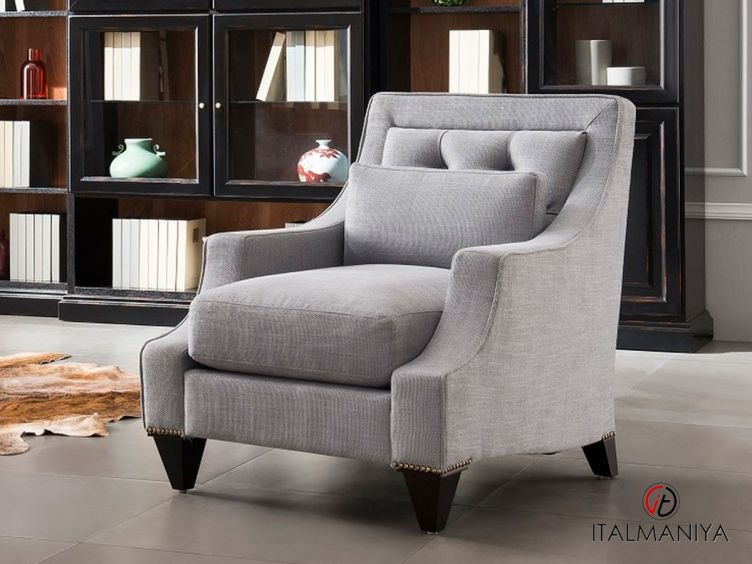 Фото 1 - Кресло Mestre FB.ACH.MES.181 фабрики Fratelli Barri (производство Италия) из массива дерева в обивке из ткани серого цвета в классическом стиле