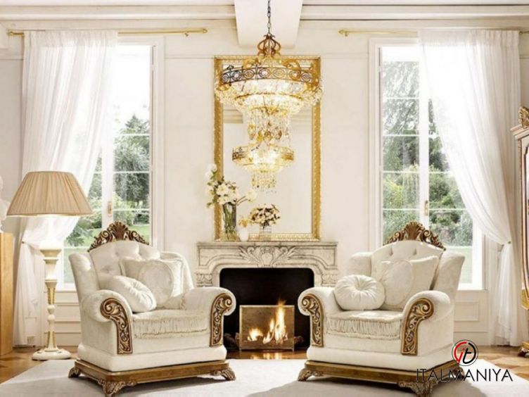 Фото 1 - Кресло Imperiale фабрики Grilli из массива дерева в обивке из ткани в стиле барокко