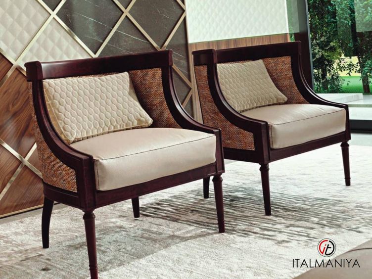Фото 1 - Кресло Arianna фабрики Keoma (производство Италия) из массива дерева в обивке из ткани в классическом стиле