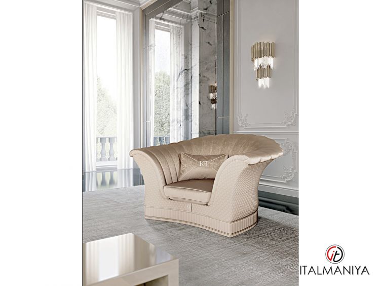 Фото 1 - Кресло Ginevra фабрики Keoma из массива дерева в обивке из ткани в классическом стиле