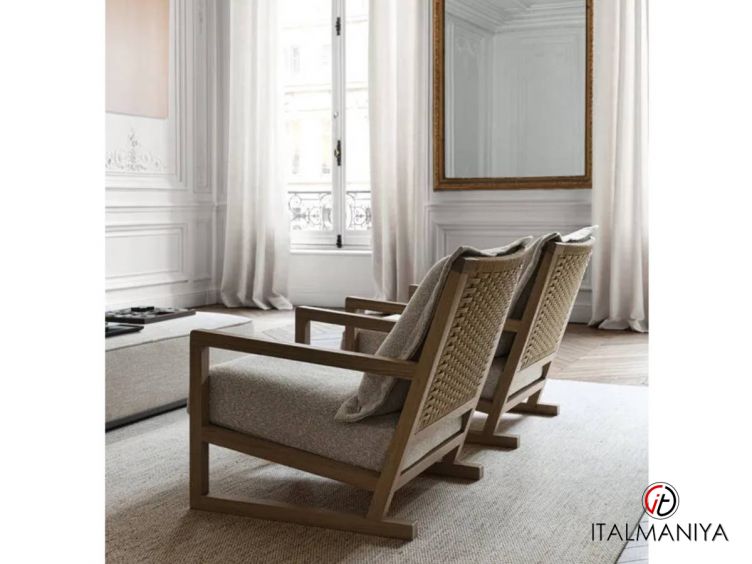 Фото 1 - Кресло Clio фабрики Maxalto (производство Италия) из массива дерева в современном стиле