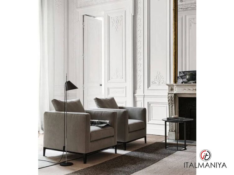 Фото 1 - Кресло Lucrezia Soft фабрики Maxalto (производство Италия) из массива дерева в обивке из ткани в современном стиле