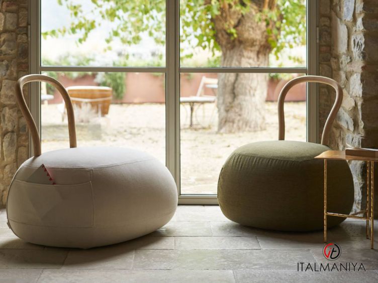 Фото 1 - Кресло Yum Yum фабрики Opinion Ciatti (производство Италия) из массива дерева в обивке из ткани в современном стиле