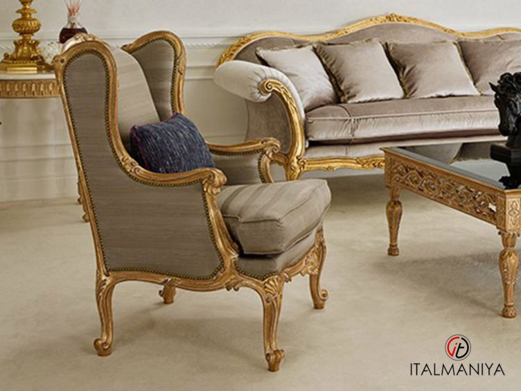 Фото 1 - Кресло Armonie Pitti фабрики Roberto Giovannini из массива дерева в обивке из ткани в классическом стиле