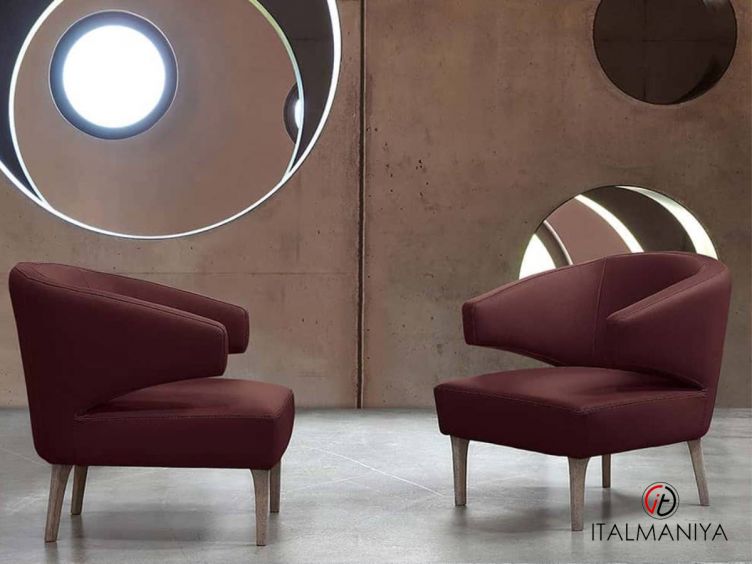 Фото 1 - Кресло Maiorca фабрики Rosini Divani (производство Италия) из массива дерева в обивке из кожи бордового цвета в современном стиле
