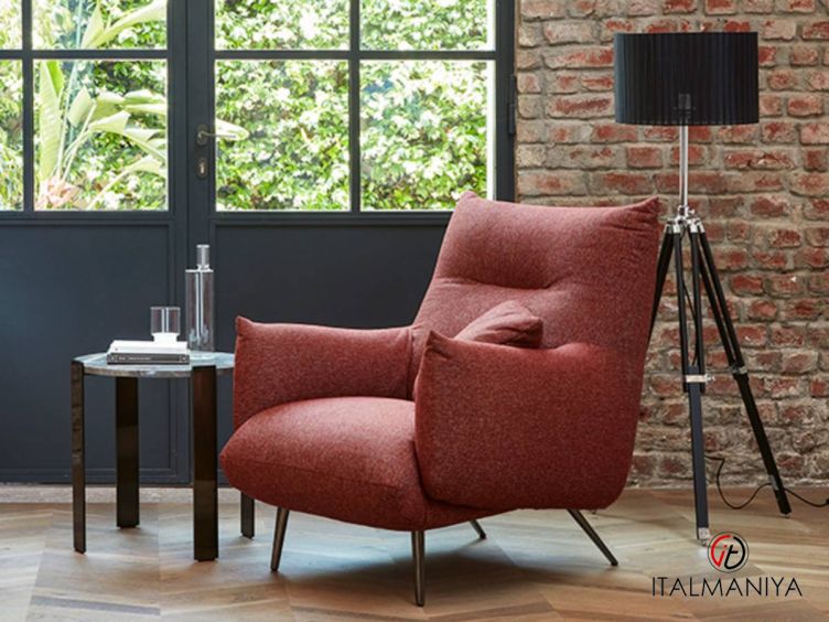 Фото 1 - Кресло Rodi фабрики Rosini Divani (производство Италия) из массива дерева в обивке из ткани цвета вишни в современном стиле