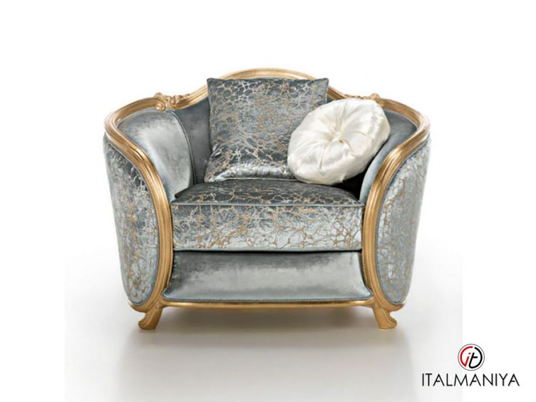 Фото 1 - Кресло Carmen фабрики Sat из массива дерева в обивке из ткани в классическом стиле