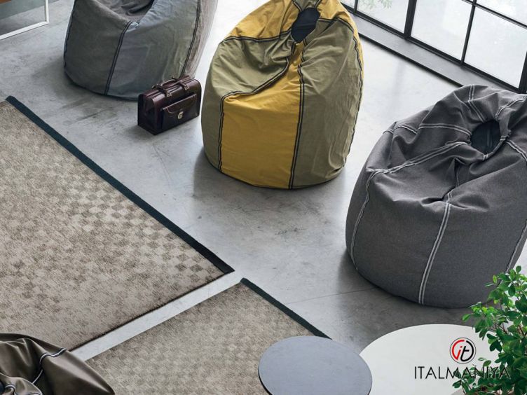 Фото 1 - Кресло Comodo мешок фабрики Tomasella (производство Италия) в обивке из кожи в современном стиле