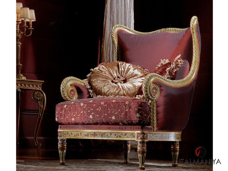 Фото 1 - Кресло Rea фабрики Zanaboni из массива дерева в обивке из ткани в классическом стиле